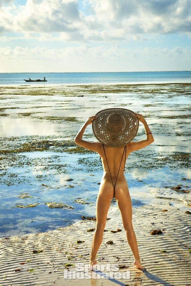       Sports Illustrated Swimsuit 2016