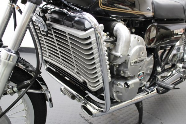 Капсула времени: новый роторный мотоцикл Suzuki RE5 1976-го года. Капсула времени: новый роторный мотоцикл Suzuki RE5 1976-го года.