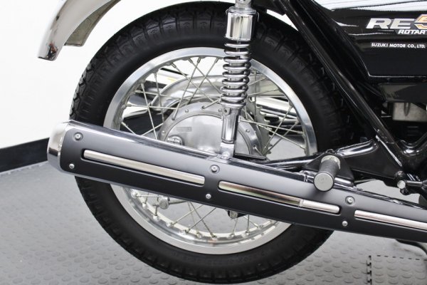 Капсула времени: новый роторный мотоцикл Suzuki RE5 1976-го года. Капсула времени: новый роторный мотоцикл Suzuki RE5 1976-го года.
