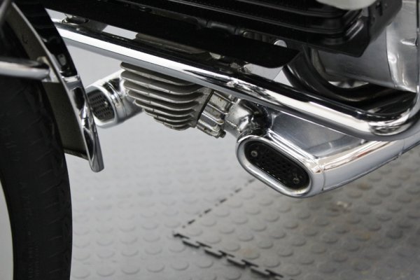 Капсула времени: новый роторный мотоцикл Suzuki RE5 1976-го года. Капсула времени: новый роторный мотоцикл Suzuki RE5 1976-го года.
