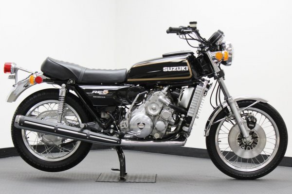 Капсула времени: новый роторный мотоцикл Suzuki RE5 1976-го года. Капсула времени: новый роторный мотоцикл Suzuki RE5 1976-го года.