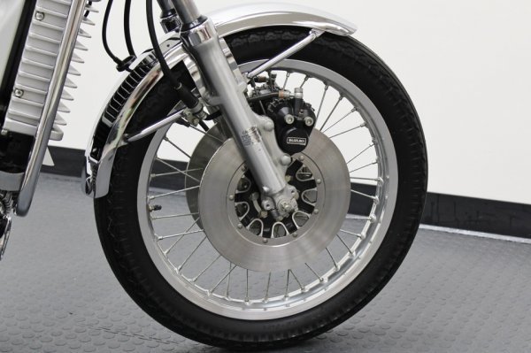 Капсула времени: новый роторный мотоцикл Suzuki RE5 1976-го года. Капсула времени: новый роторный мотоцикл Suzuki RE5 1976-го года.