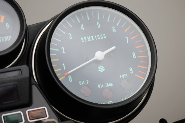 Капсула времени: новый роторный мотоцикл Suzuki RE5 1976-го года. Капсула времени: новый роторный мотоцикл Suzuki RE5 1976-го года.