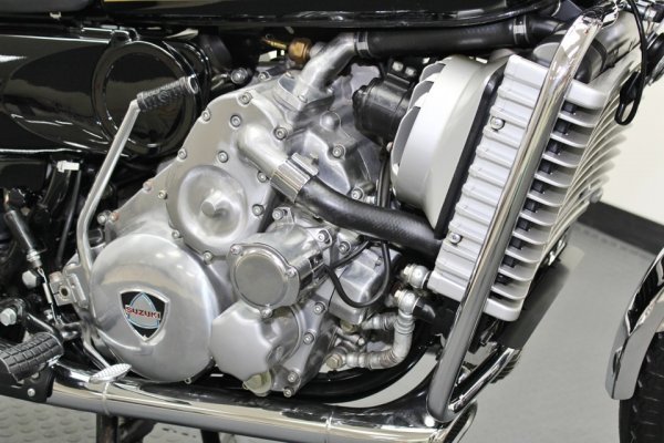 Капсула времени: новый роторный мотоцикл Suzuki RE5 1976-го года. Капсула времени: новый роторный мотоцикл Suzuki RE5 1976-го года.