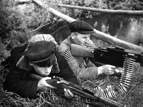 Фотографии противоборствующих сторон ВОВ с трофейным оружием Фотографии противоборствующих сторон ВОВ с трофейным оружием