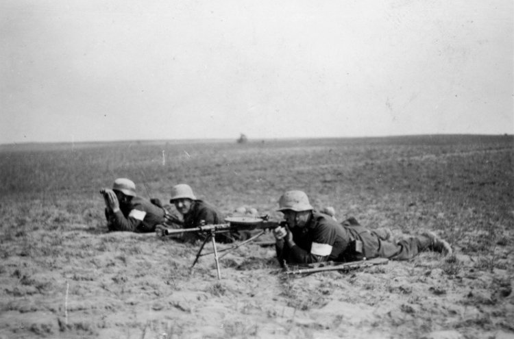 Фотографии противоборствующих сторон ВОВ с трофейным оружием Фотографии противоборствующих сторон ВОВ с трофейным оружием