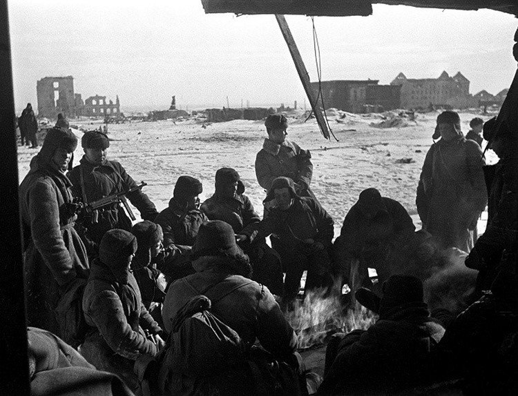 Фотографии противоборствующих сторон ВОВ с трофейным оружием Фотографии противоборствующих сторон ВОВ с трофейным оружием