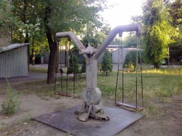 Шедевры малых архитектурных форм в наших дворах (22 фото) Шедевры малых архитектурных форм в наших дворах (22 фото)