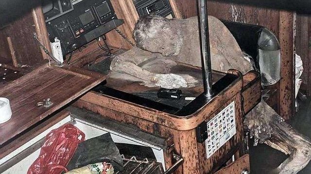 Возле филиппинского побережья найдена яхта с мумией путешественника Возле филиппинского побережья найдена яхта с мумией путешественника