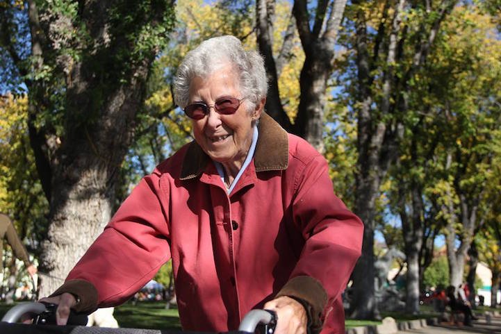 90-летняя бабушка вместо лечения рака отправилась в путешествие 90-летняя бабушка вместо лечения рака отправилась в путешествие