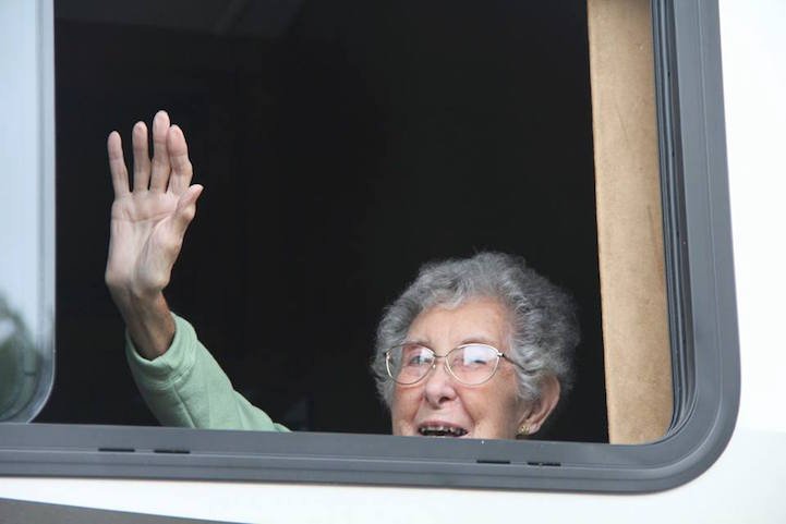 90-летняя бабушка вместо лечения рака отправилась в путешествие 90-летняя бабушка вместо лечения рака отправилась в путешествие