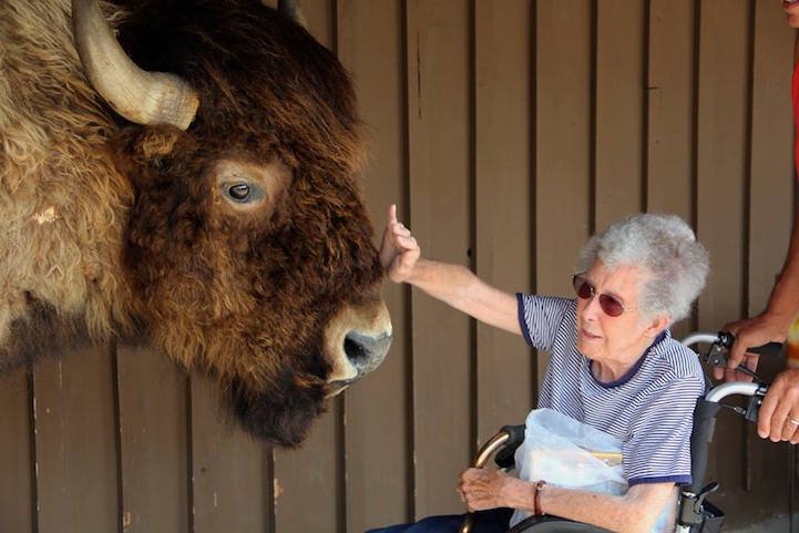 90-летняя бабушка вместо лечения рака отправилась в путешествие 90-летняя бабушка вместо лечения рака отправилась в путешествие
