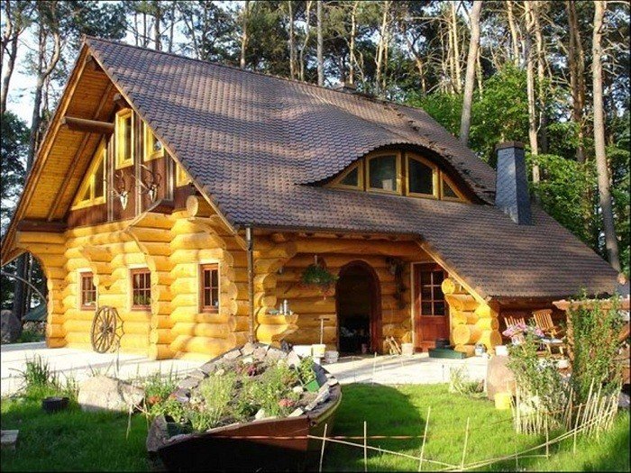 Уютные деревянные домики в лесу Уютные деревянные домики в лесу