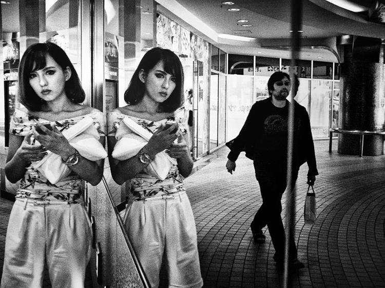 Дух японской столицы в уличных фотографиях Тацуо Сузуки Дух японской столицы в уличных фотографиях Тацуо Сузуки
