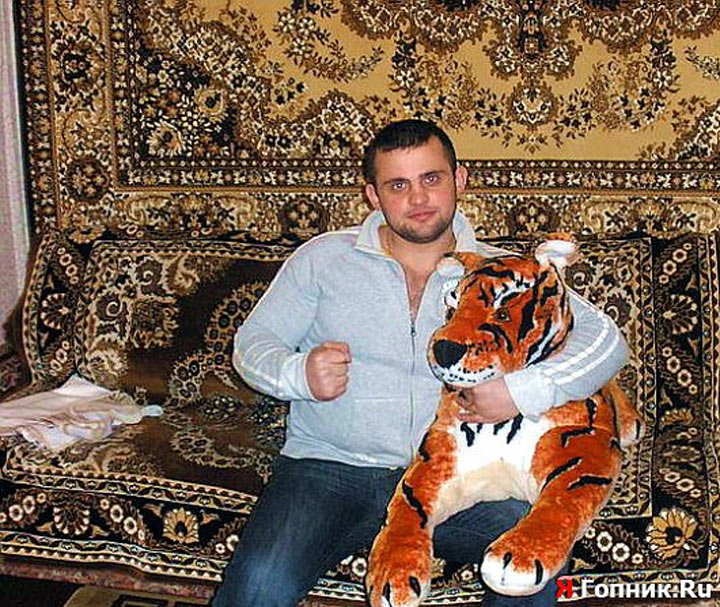 Ковровый гламур: фотоподборка жгучих фото на фоне ковров Ковровый гламур: фотоподборка жгучих фото на фоне ковров