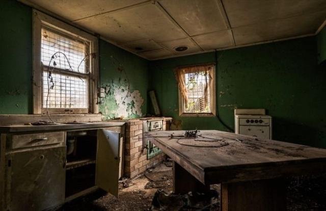 Таинственные заброшенные места на фото Скотта Маккартена (33 фото) Таинственные заброшенные места на фото Скотта Маккартена (33 фото)