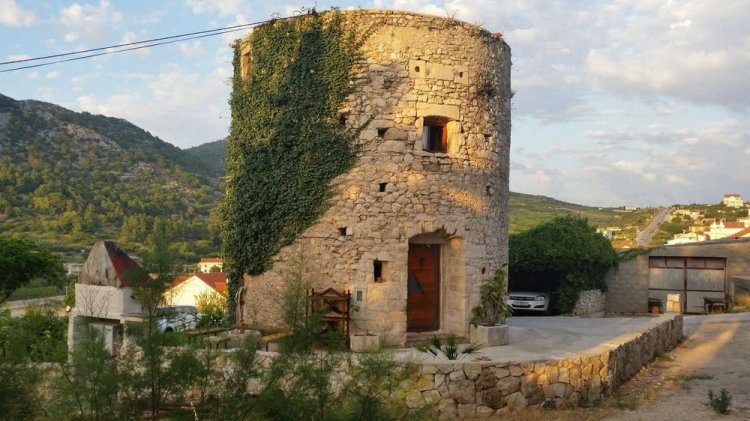 Современный дом в 250-летней мельнице на острове в Хорватии Современный дом в 250-летней мельнице на острове в Хорватии