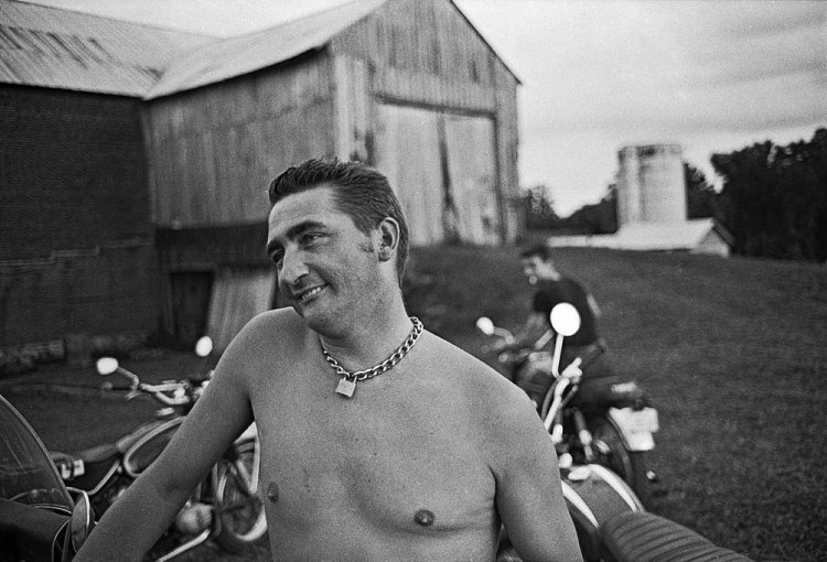 Теперь я видел всё: байкеры-геи 1960-х годов Теперь я видел всё: байкеры-геи 1960-х годов