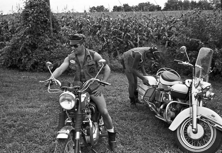 Теперь я видел всё: байкеры-геи 1960-х годов Теперь я видел всё: байкеры-геи 1960-х годов