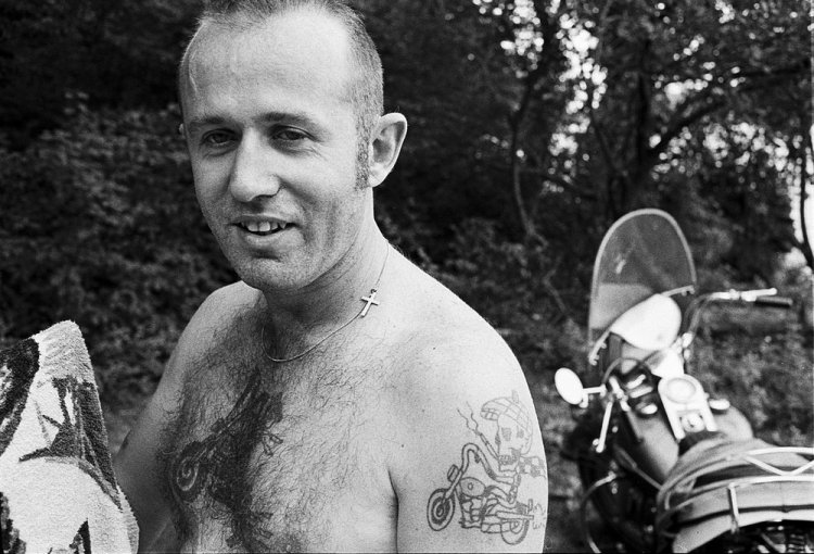 Теперь я видел всё: байкеры-геи 1960-х годов Теперь я видел всё: байкеры-геи 1960-х годов