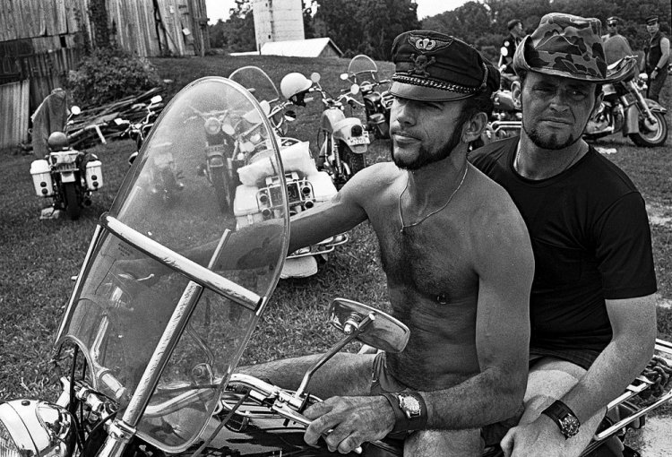 Теперь я видел всё: байкеры-геи 1960-х годов Теперь я видел всё: байкеры-геи 1960-х годов