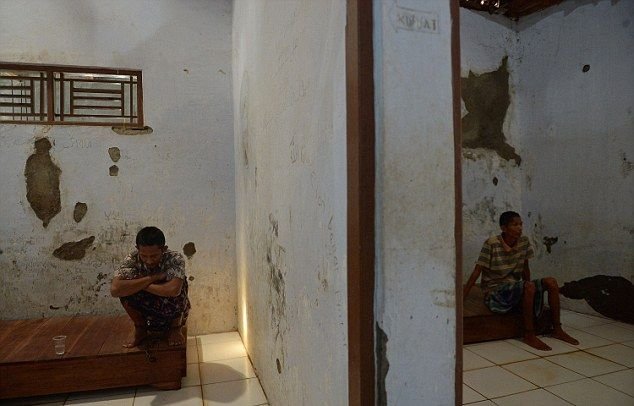 Нелегкая жизнь душевнобольных в Индонезии Нелегкая жизнь душевнобольных в Индонезии