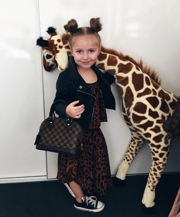 5-летняя звезда Instagram 5-летняя звезда Instagram