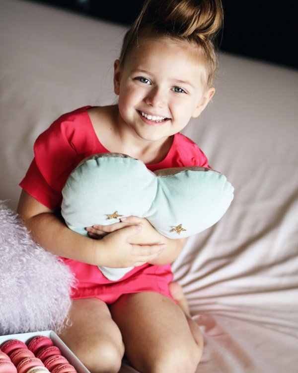 5-летняя звезда Instagram 5-летняя звезда Instagram