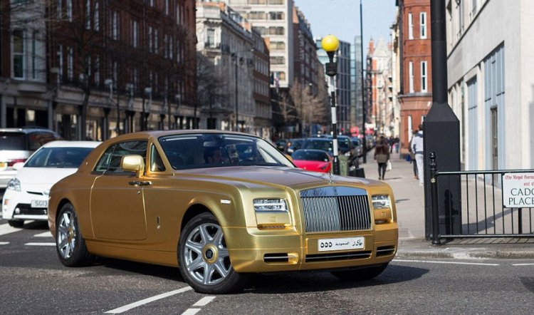 Миллиардер из Саудовской Аравии приехал в Лондон с персональным автопарком Миллиардер из Саудовской Аравии приехал в Лондон с персональным автопарком