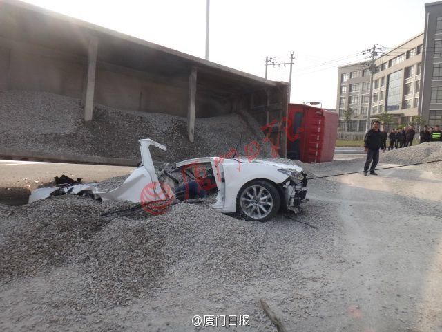 Китайская пара погибла под 50 тоннами гравия Китайская пара погибла под 50 тоннами гравия