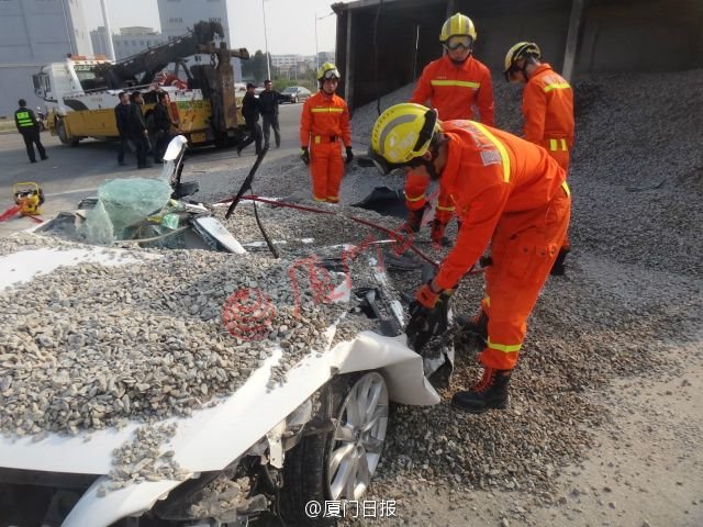 Китайская пара погибла под 50 тоннами гравия Китайская пара погибла под 50 тоннами гравия