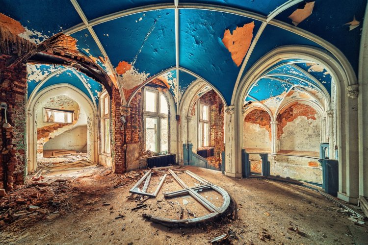 Таинственная красота заброшенных зданий Таинственная красота заброшенных зданий