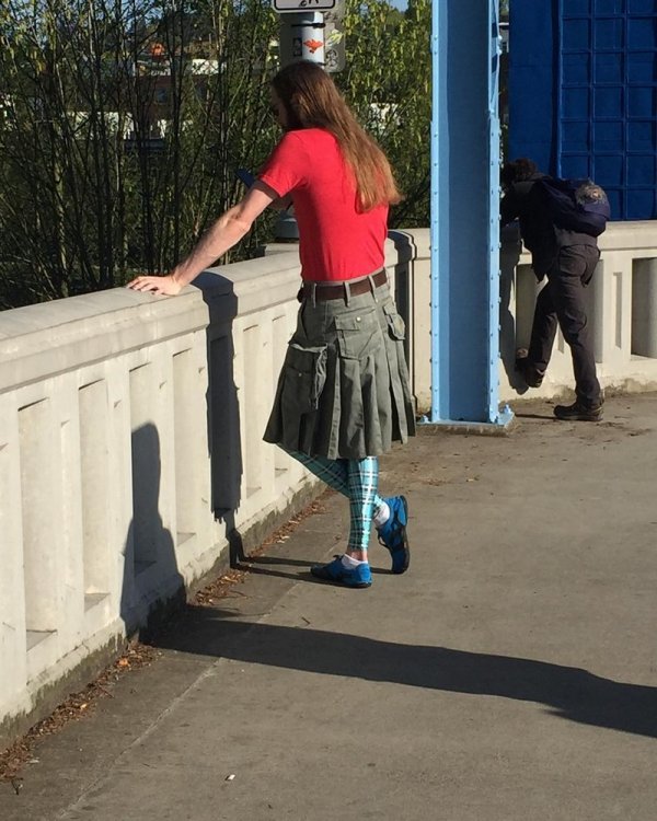 Мальчонки в юбчонках Мальчонки в юбчонках