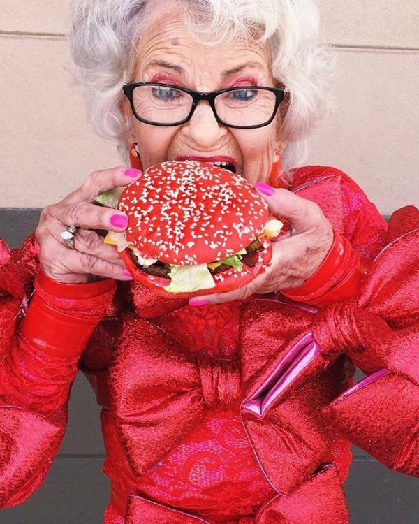 87-летняя звезда социальных сетей 87-летняя звезда социальных сетей