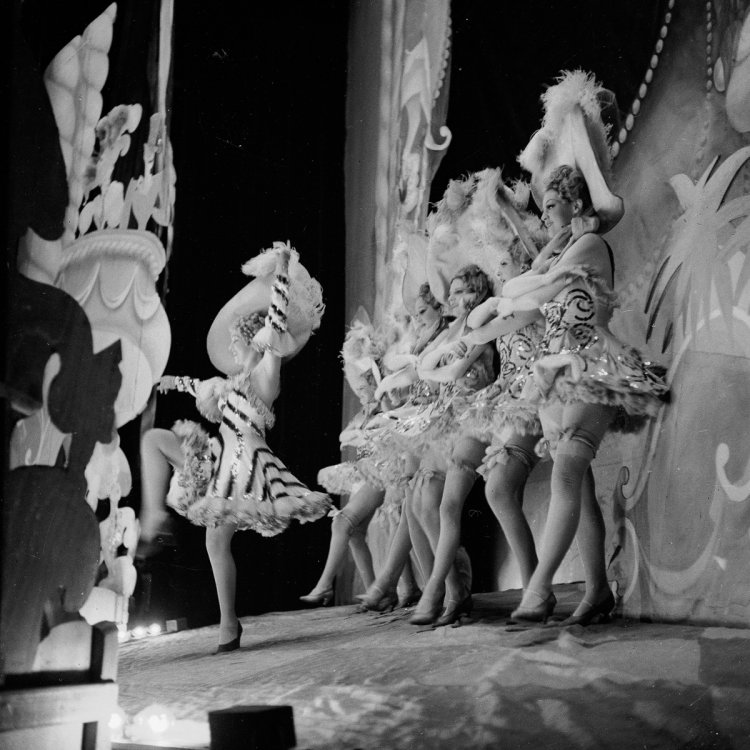 Ночной клуб «Фоли-Бержер» на снимках 1937 года Ночной клуб «Фоли-Бержер» на снимках 1937 года