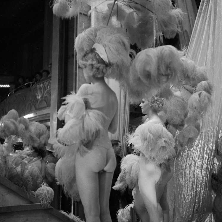 Ночной клуб «Фоли-Бержер» на снимках 1937 года Ночной клуб «Фоли-Бержер» на снимках 1937 года