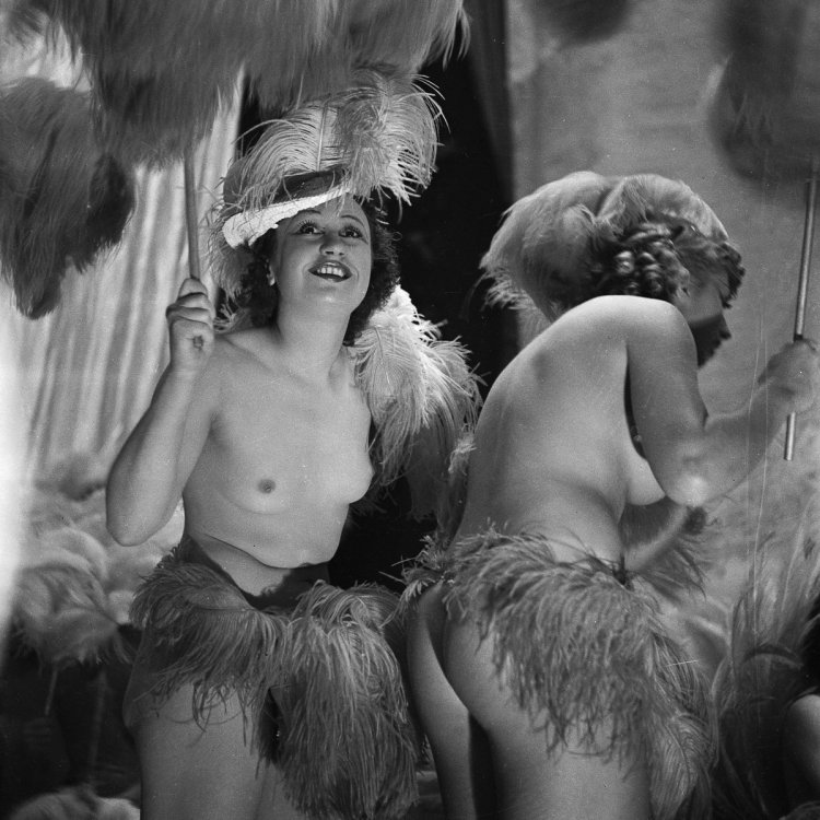 Ночной клуб «Фоли-Бержер» на снимках 1937 года Ночной клуб «Фоли-Бержер» на снимках 1937 года