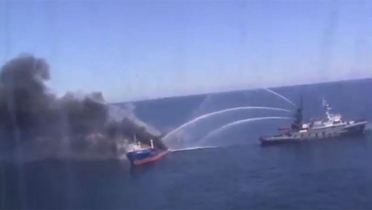 Пожар на российском танкере в Каспийском море Пожар на российском танкере в Каспийском море