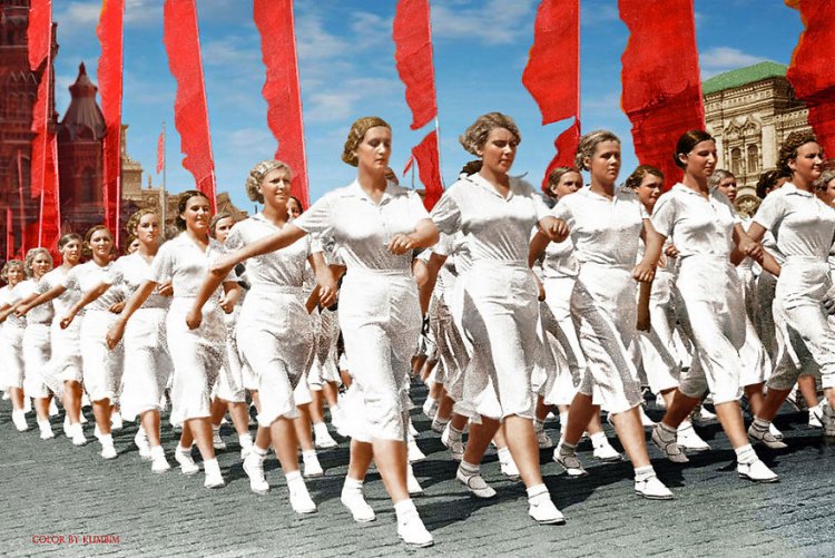 Раскрашенные исторические фотографии о русских людях (1900-1965) Раскрашенные исторические фотографии о русских людях (1900-1965)