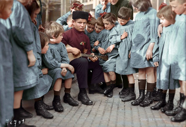 Раскрашенные исторические фотографии о русских людях (1900-1965) Раскрашенные исторические фотографии о русских людях (1900-1965)