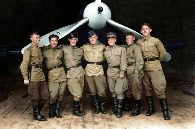 Раскрашенные исторические фотографии о русских людях (1900-1965) Раскрашенные исторические фотографии о русских людях (1900-1965)