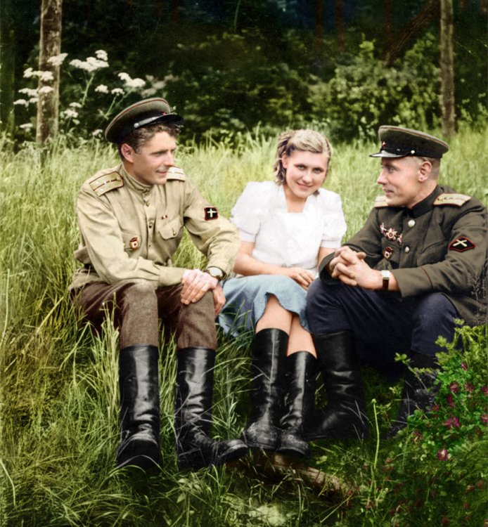 Раскрашенные исторические фотографии о русских людях (1900-1965) Раскрашенные исторические фотографии о русских людях (1900-1965)