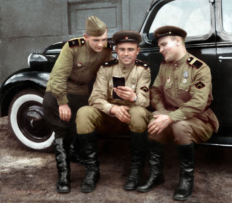 Раскрашенные исторические фотографии о русских людях (1900-1965) Раскрашенные исторические фотографии о русских людях (1900-1965)