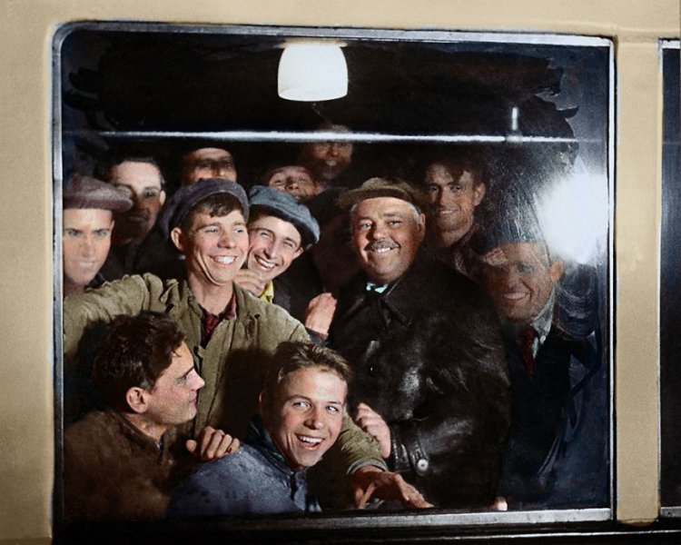 Раскрашенные исторические фотографии о русских людях (1900-1965) Раскрашенные исторические фотографии о русских людях (1900-1965)