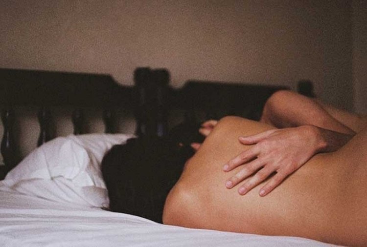 На грани дозволенного... 18+ интимных снимков, полных человеческих чувств На грани дозволенного... 18+ интимных снимков, полных человеческих чувств