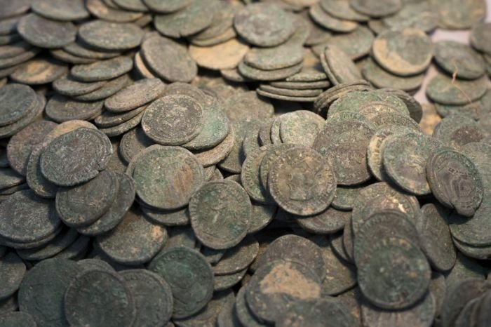 В Испании строители нашли древний клад - 10 фото В Испании строители нашли древний клад - 10 фото