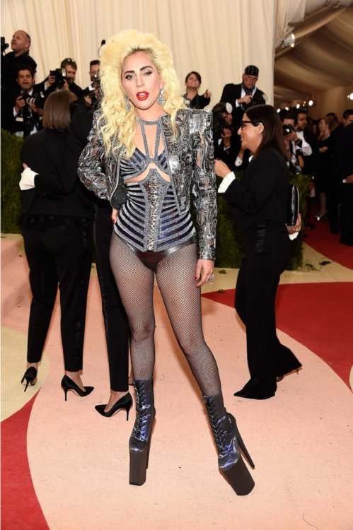Худшие наряды звезд на Met Gala 2016 Худшие наряды звезд на Met Gala 2016