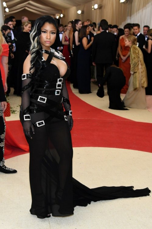 Худшие наряды звезд на Met Gala 2016 Худшие наряды звезд на Met Gala 2016