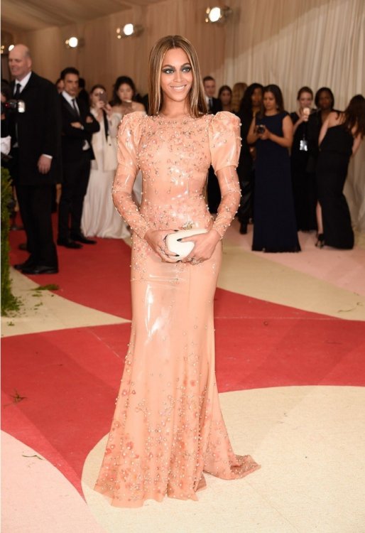 Худшие наряды звезд на Met Gala 2016 Худшие наряды звезд на Met Gala 2016