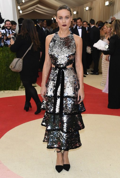 Худшие наряды звезд на Met Gala 2016 Худшие наряды звезд на Met Gala 2016
